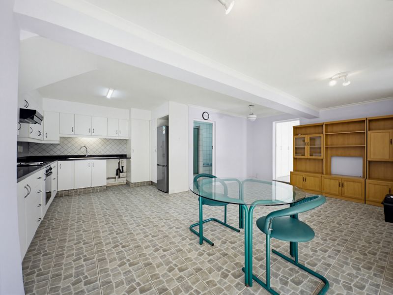 Private Garden Cottage in a Quiet, Established Neighborhood - Photo 9