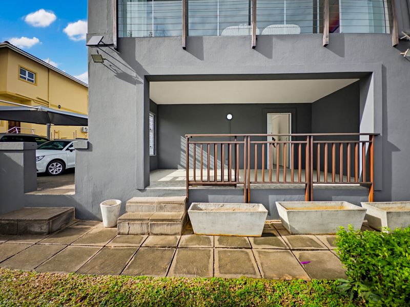 Private Garden Cottage in a Quiet, Established Neighborhood - Photo 6