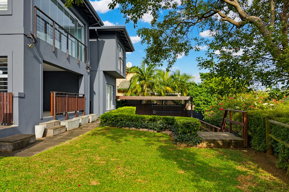 Private Garden Cottage in a Quiet, Established Neighborhood - Photo 2