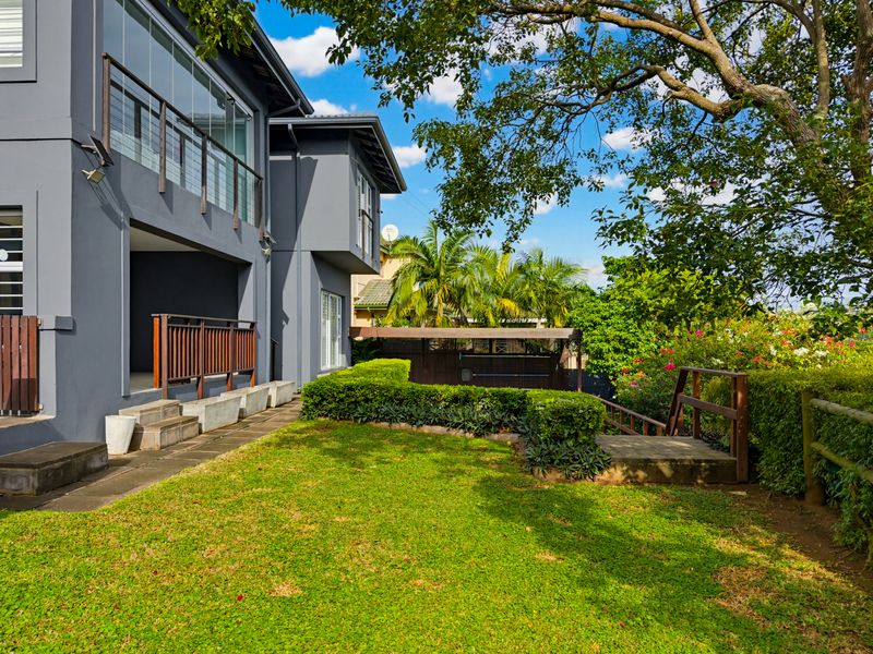 Private Garden Cottage in a Quiet, Established Neighborhood - Photo 2