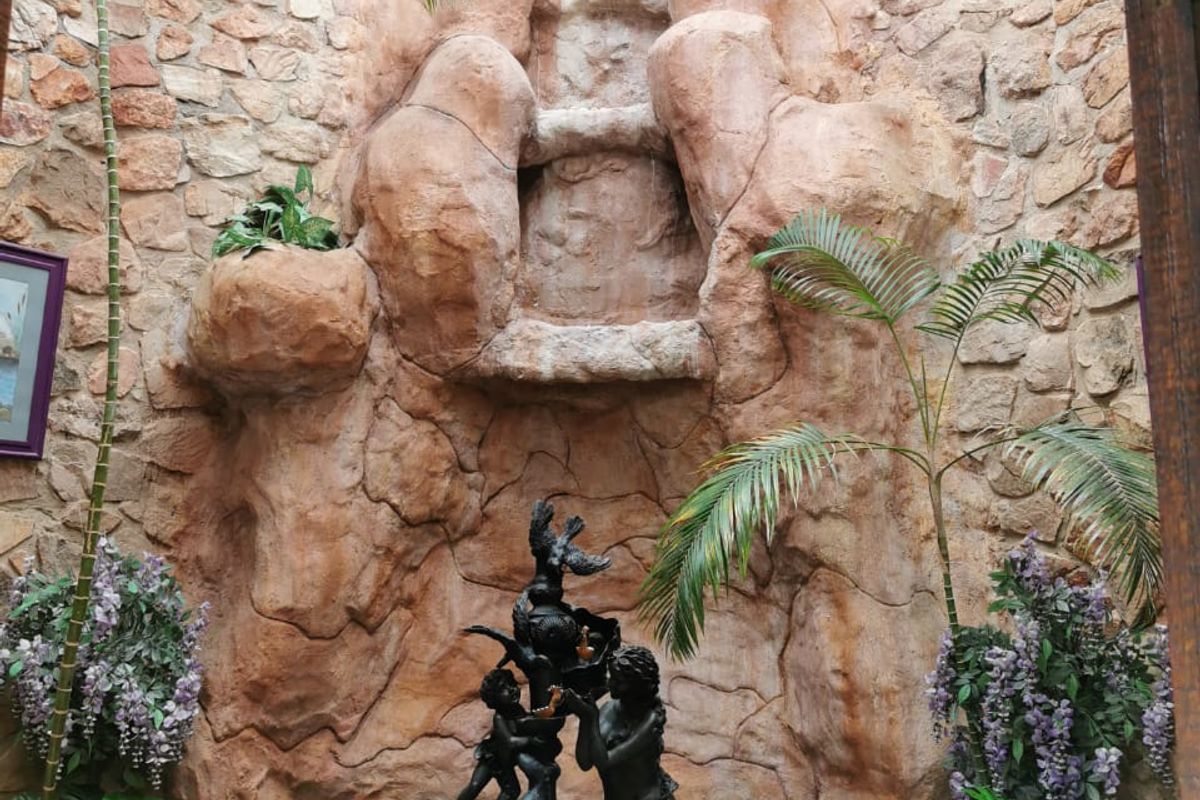 7 Bedroom Montana Park Gem FOR SALE! - Photo 2