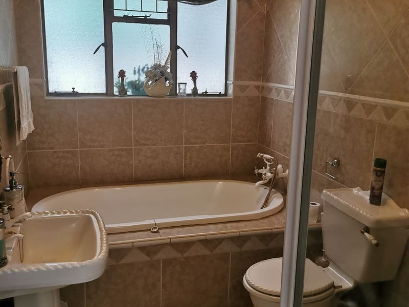 7 Bedroom Montana Park Gem FOR SALE! - Photo 9