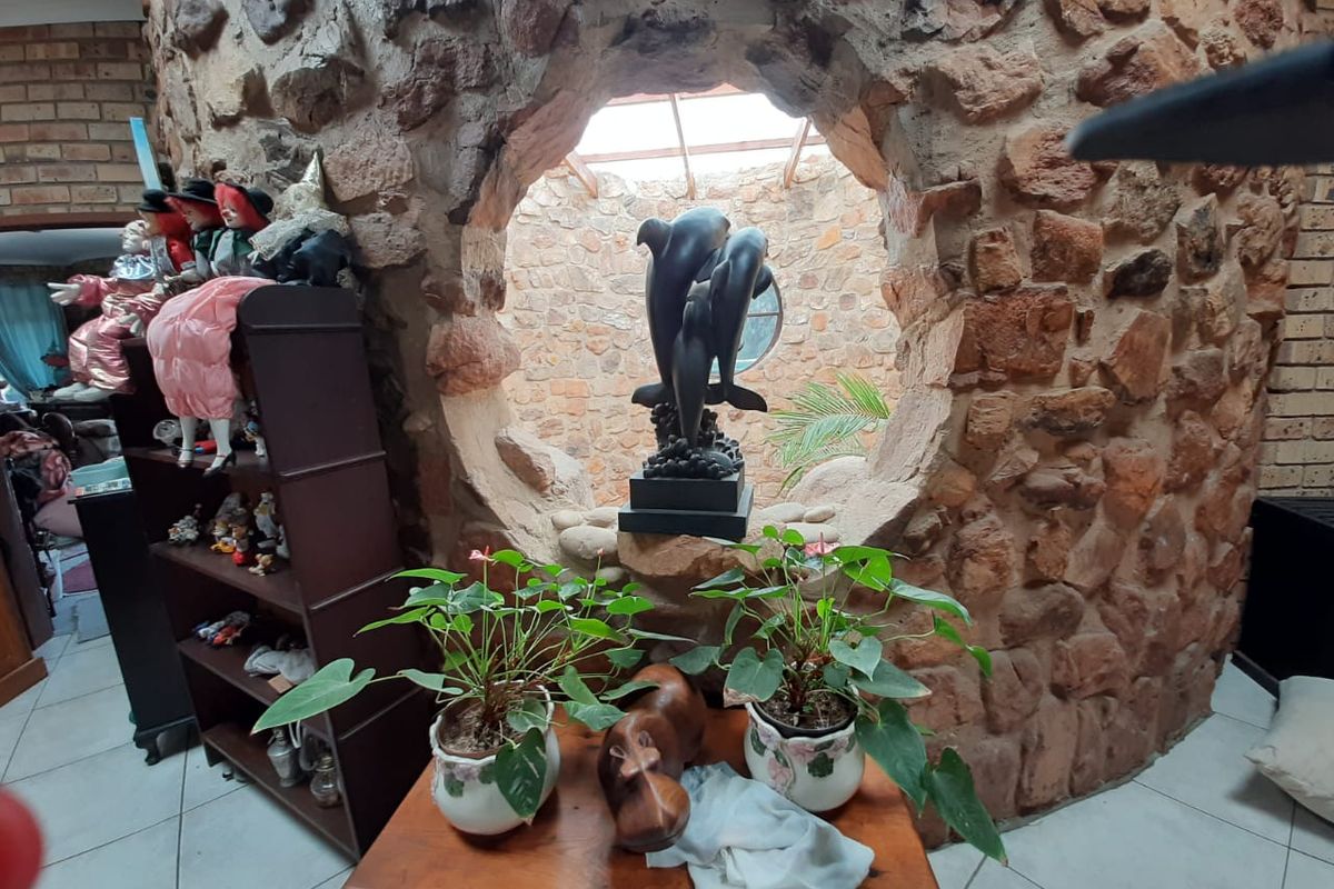 7 Bedroom Montana Park Gem FOR SALE! - Photo 3