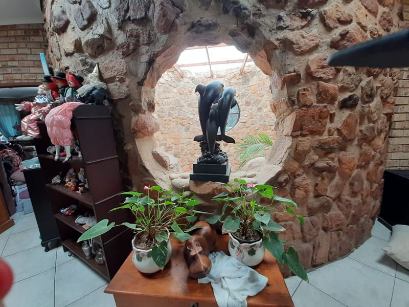 7 Bedroom Montana Park Gem FOR SALE! - Photo 3