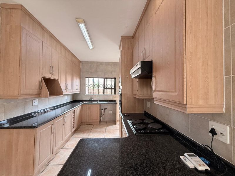 3 Bedroom modern Duplex to rent - Photo 2