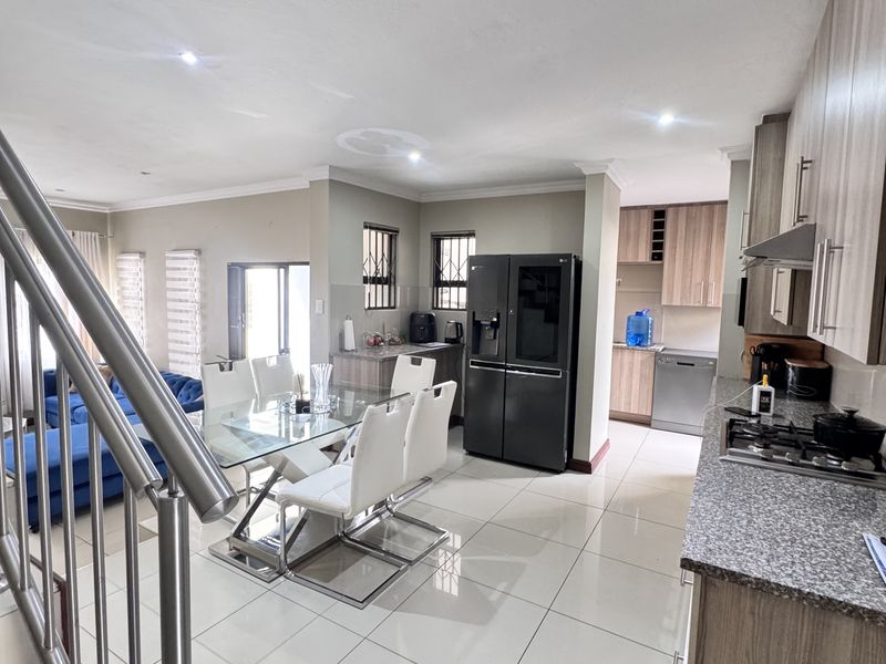 Sole Mandate | Stylish & Secure 3-Bedroom Home in Ben Fleur - Photo 4