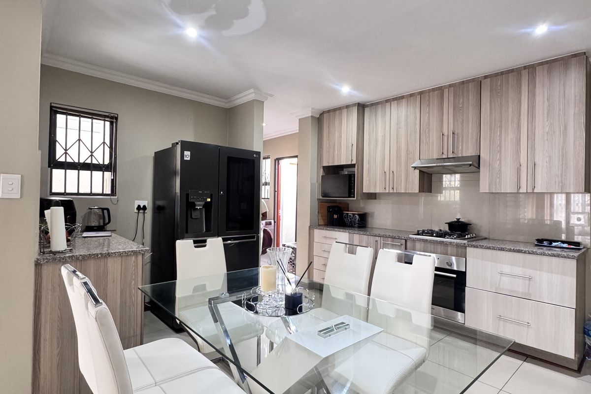 Sole Mandate | Stylish & Secure 3-Bedroom Home in Ben Fleur - Photo 2