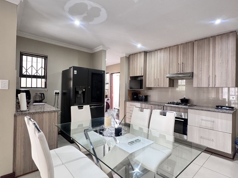 Sole Mandate | Stylish & Secure 3-Bedroom Home in Ben Fleur - Photo 2