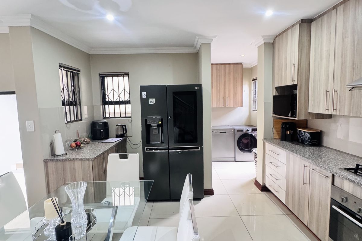 Sole Mandate | Stylish & Secure 3-Bedroom Home in Ben Fleur - Photo 5