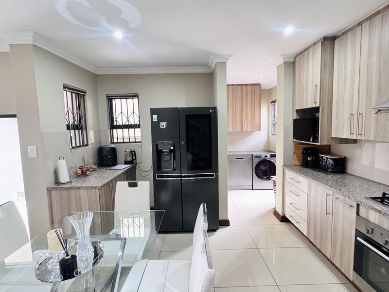 Sole Mandate | Stylish & Secure 3-Bedroom Home in Ben Fleur - Photo 5