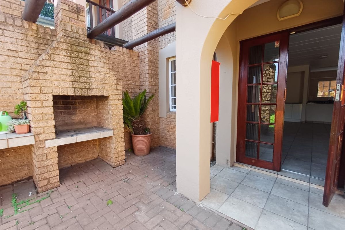 🏡 3 Bedroom, 2 Bathroom Pet-Friendly Home – Brakpan R 12 000 PER MONTHN - Photo 3