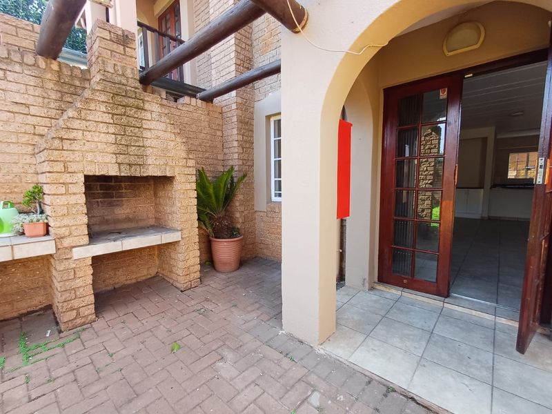 🏡 3 Bedroom, 2 Bathroom Pet-Friendly Home – Brakpan R 12 000 PER MONTHN - Photo 3