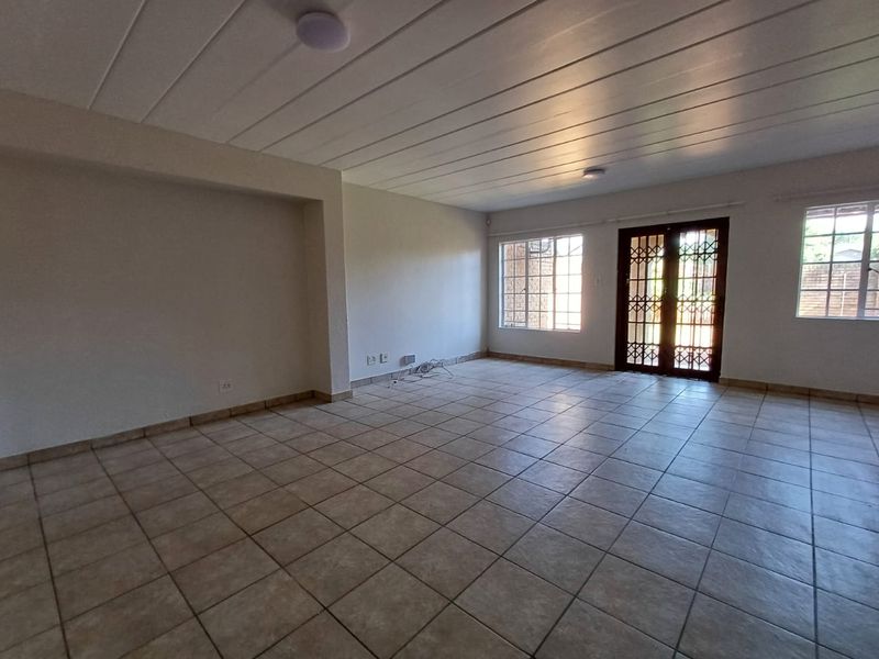 🏡 3 Bedroom, 2 Bathroom Pet-Friendly Home – Brakpan R 12 000 PER MONTHN - Photo 8