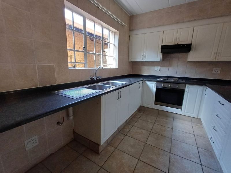 🏡 3 Bedroom, 2 Bathroom Pet-Friendly Home – Brakpan R 12 000 PER MONTHN - Photo 6