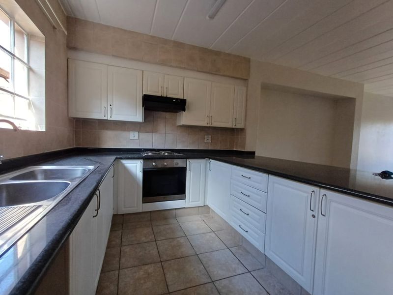 🏡 3 Bedroom, 2 Bathroom Pet-Friendly Home – Brakpan R 12 000 PER MONTHN - Photo 5