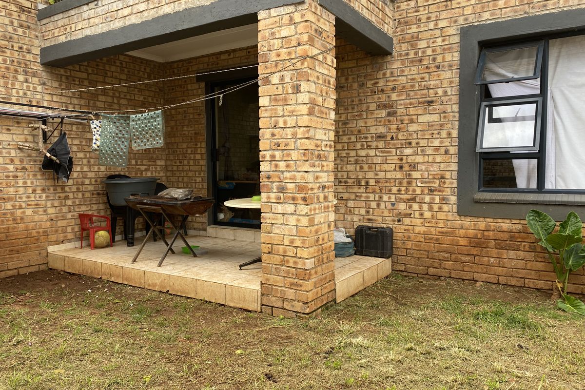 2 Bedroom Apartment in Rynfield - Photo 2