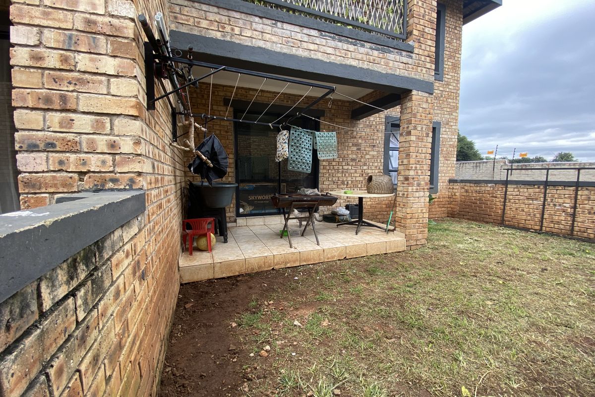 2 Bedroom Apartment in Rynfield - Photo 5