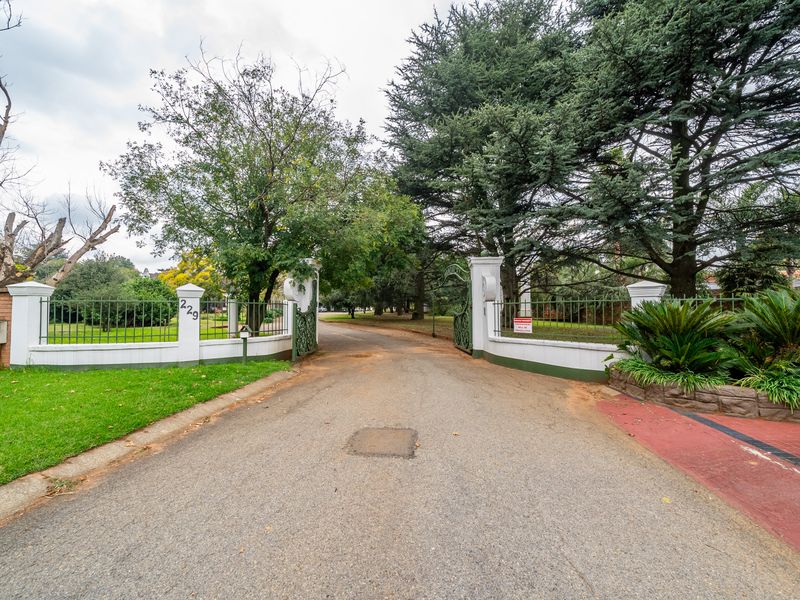 Luxury Cape Dutch Homestead | Prime Guesthouse Opportunity in Sonneveld, Brakpan - Photo 5