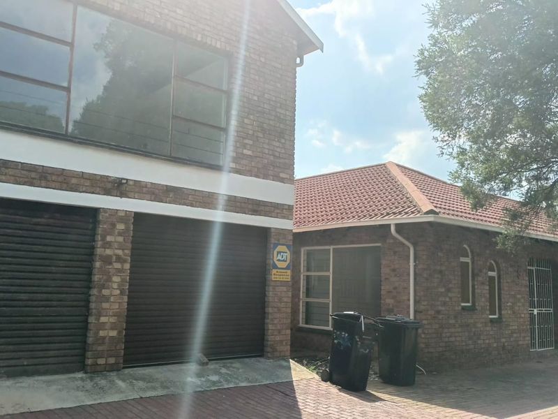 Spacious 5-Bedroom Family Home with Pool, Lapa in Pietersfield enclosed AREA Springs - Photo 3