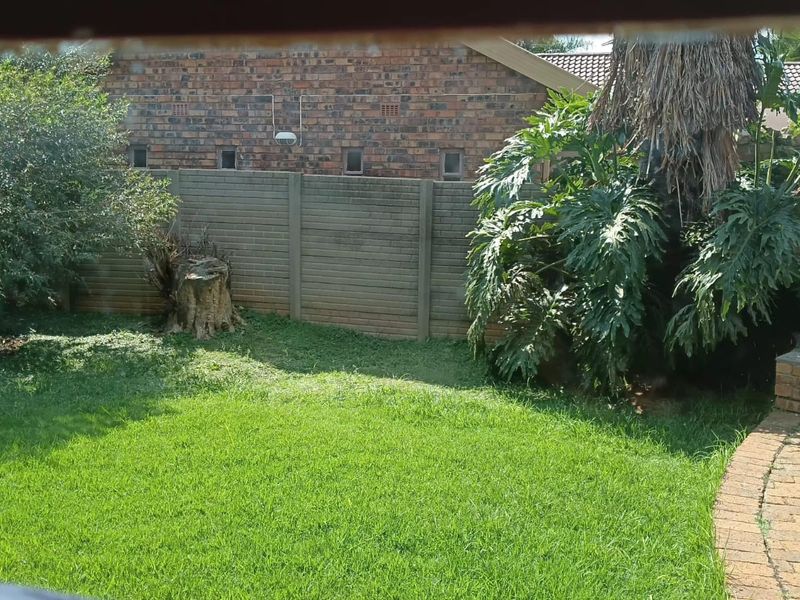 Spacious 5-Bedroom Family Home with Pool, Lapa in Pietersfield enclosed AREA Springs - Photo 10
