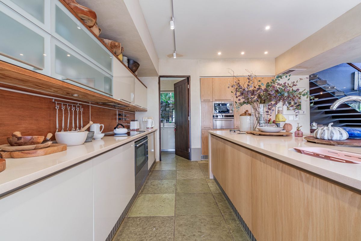 Ultra-Luxury 4-Bedroom Zimbali Home with Panoramic Views & Designer Living - Photo 4