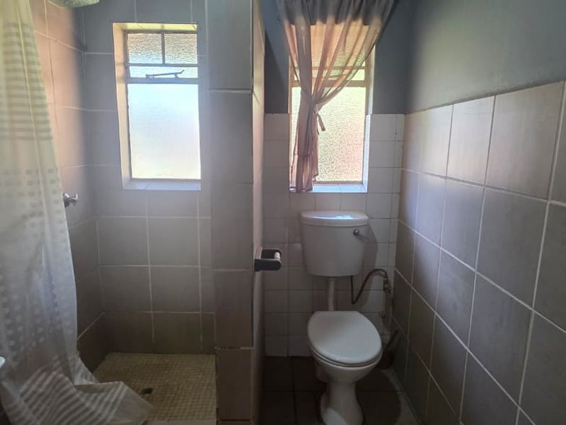 Exclusive Sole Mandate! Spacious Family Living with Flatlet in Roodia, Vaalpark - Photo 9