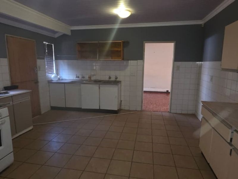 Exclusive Sole Mandate! Spacious Family Living with Flatlet in Roodia, Vaalpark - Photo 5