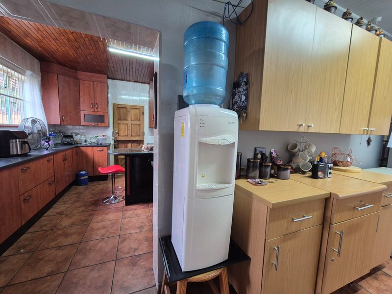 !LUXURY FAMILY HOME FOR SALE! - Photo 8