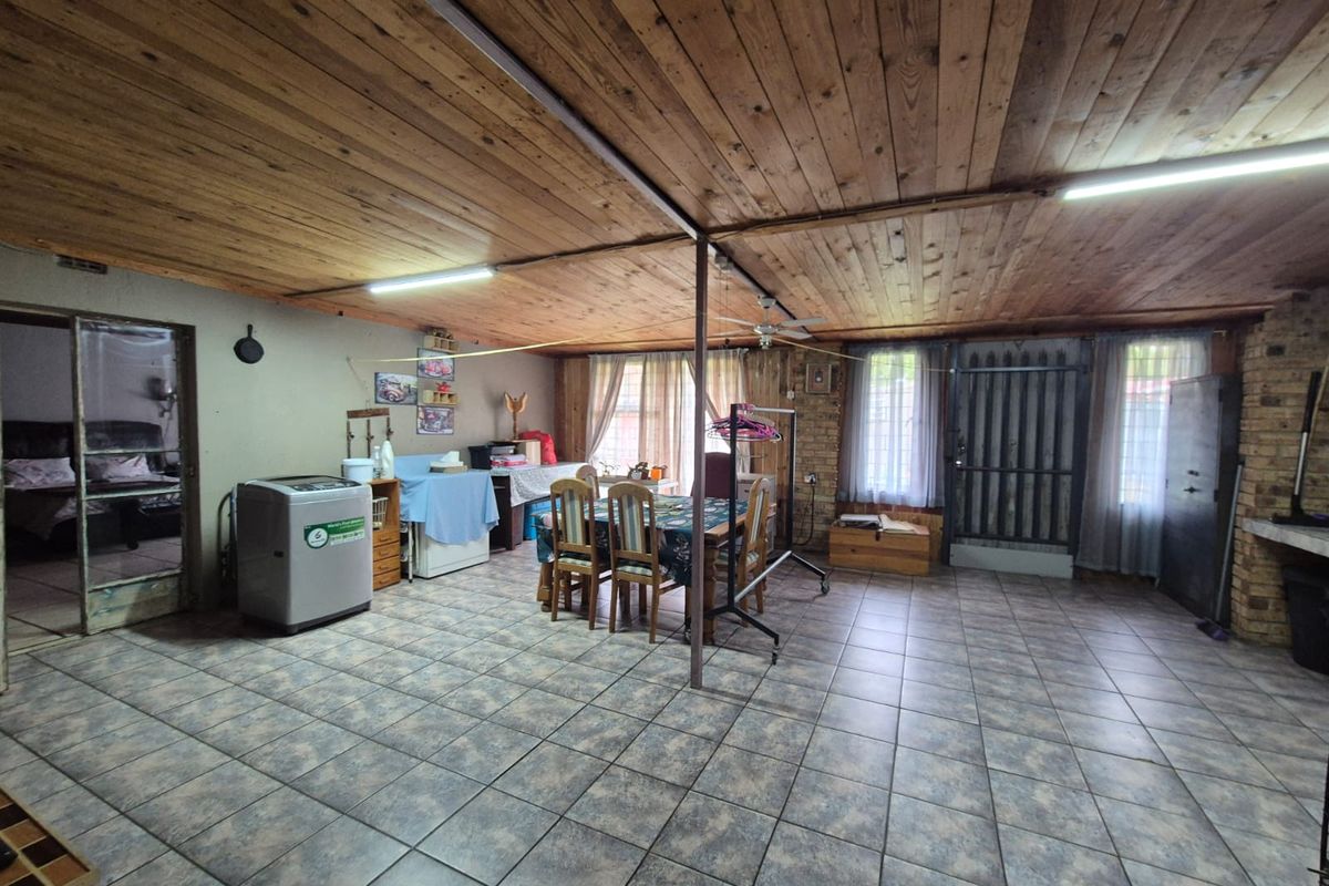 !LUXURY FAMILY HOME FOR SALE! - Photo 2