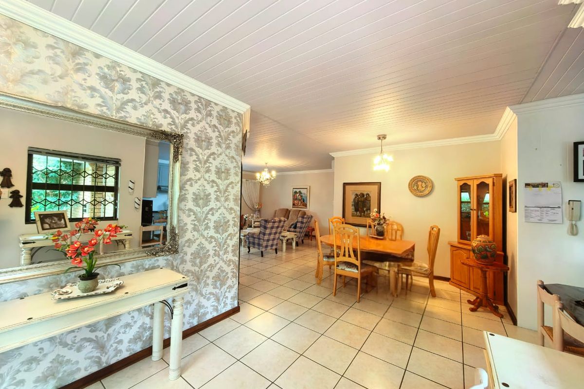 Beautiful, spacious townhouse for sale in Vaalpark, move-in ready - Photo 2