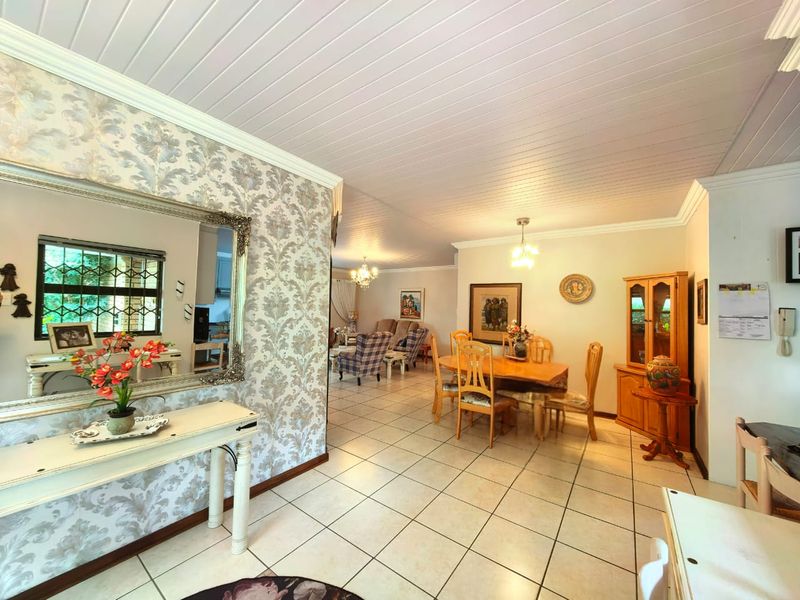 Beautiful, spacious townhouse for sale in Vaalpark, move-in ready - Photo 2