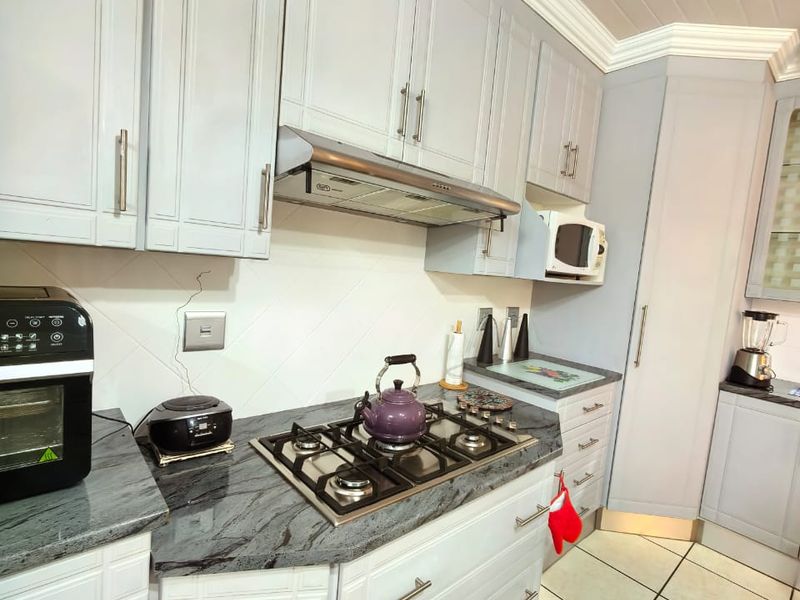 Beautiful, spacious townhouse for sale in Vaalpark, move-in ready - Photo 7