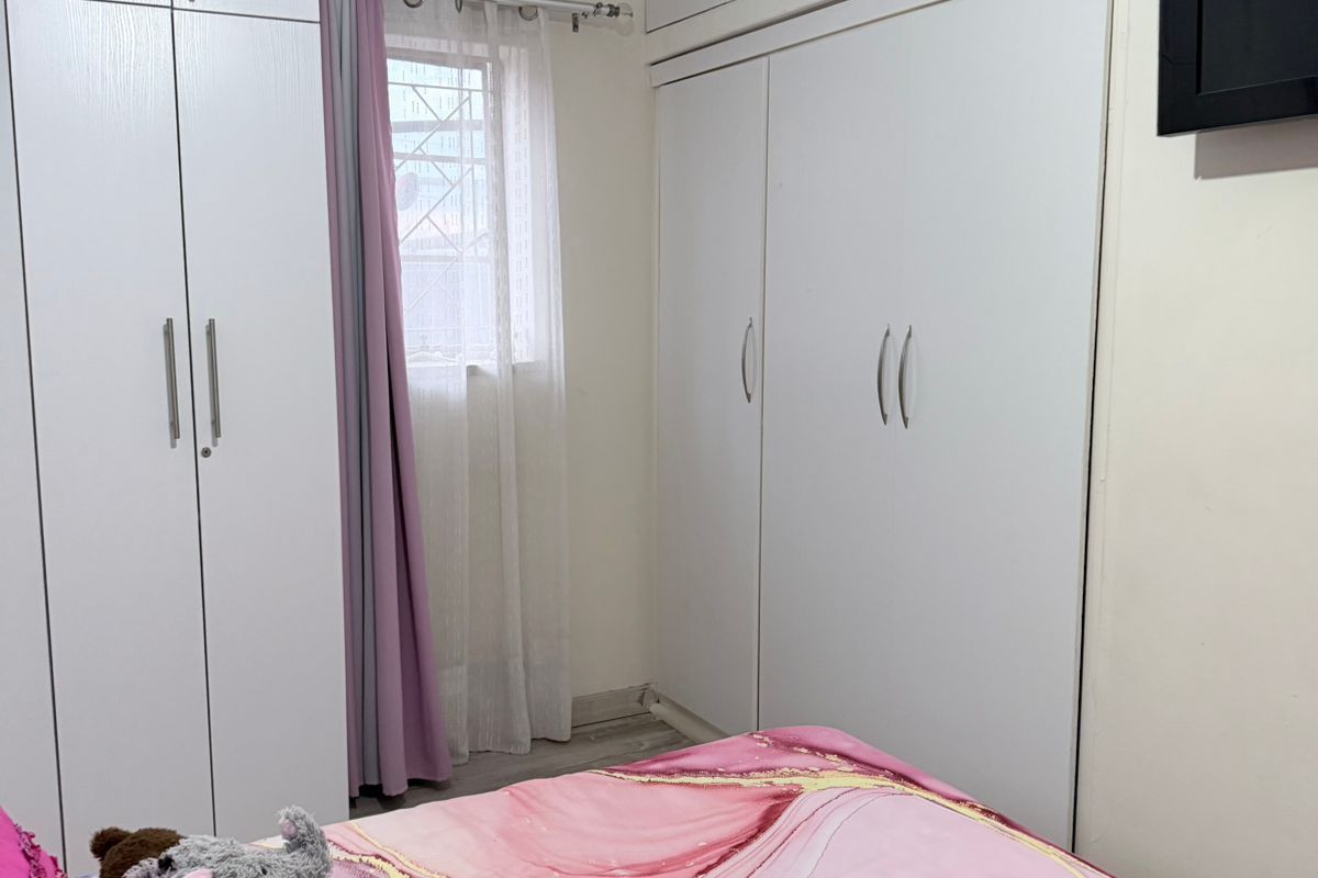 Neat 3-Bedroom Home with Flatlet – Perfect for Family Living & Extra Income - Photo 4