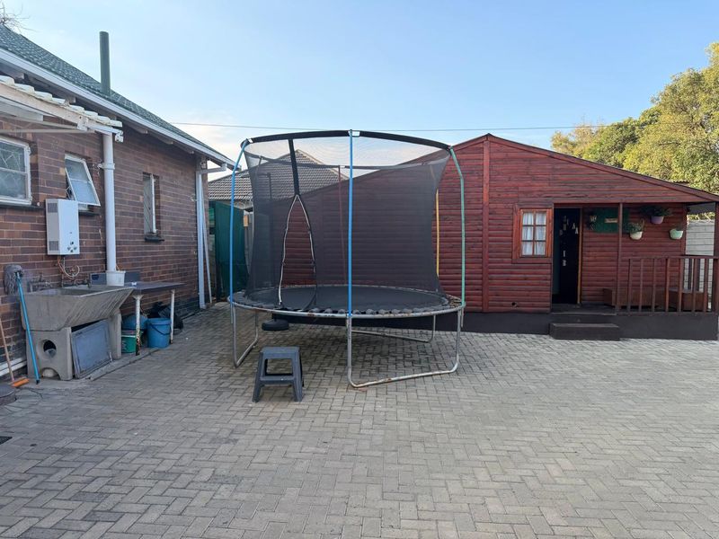 Neat 3-Bedroom Home with Flatlet – Perfect for Family Living & Extra Income - Photo 8