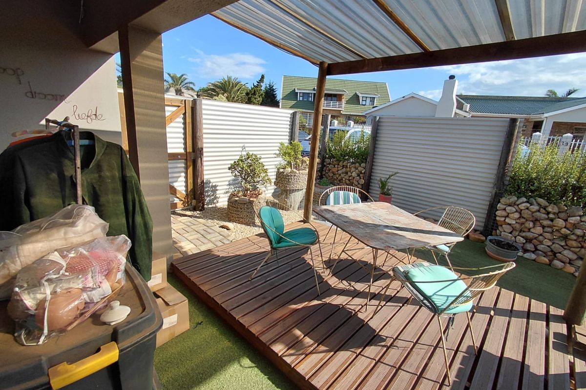 HIDDEN GEM IN C-PLACE - Photo 3