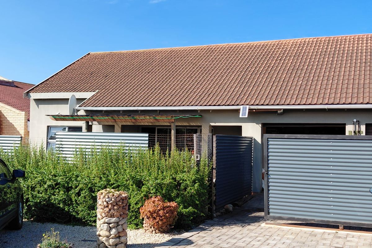 HIDDEN GEM IN C-PLACE - Photo 2