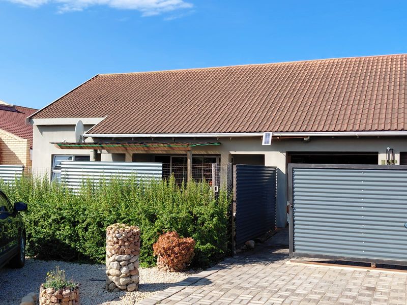 HIDDEN GEM IN C-PLACE - Photo 2