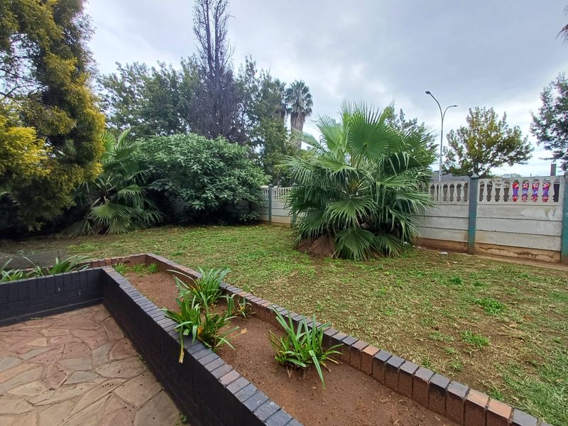 Investment Buy In CE 1 in a Busy Street - Photo 4