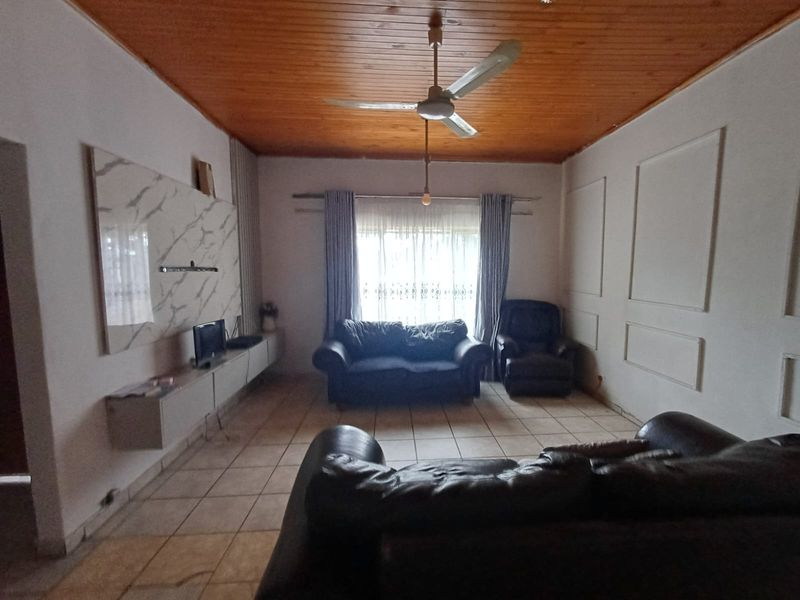 Investment Buy In CE 1 in a Busy Street - Photo 2