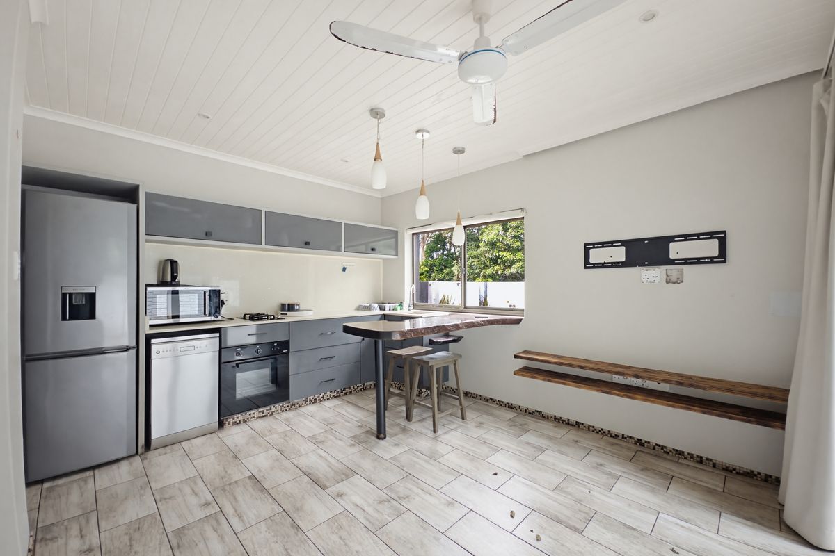 Prime Investment Opportunity that needs TLC - Ideal for Airbnb or Boutique Guesthouse Ballito - Photo 3