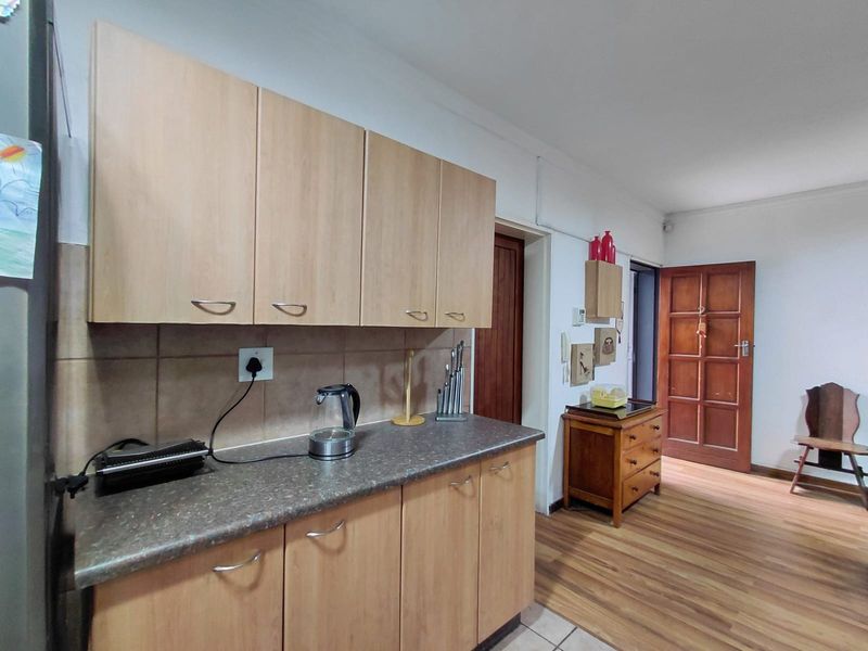 Charming well-maintained 1-bedroom Townhouse - Photo 9