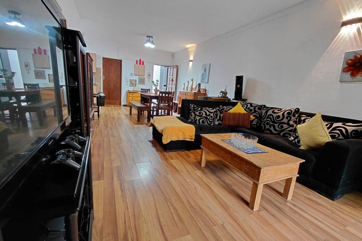 Charming well-maintained 1-bedroom Townhouse - Photo 2