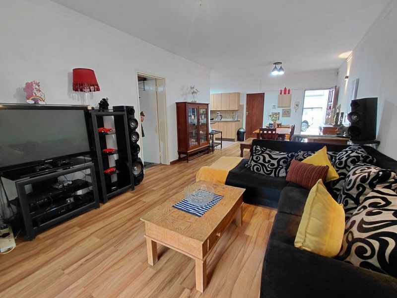 Charming well-maintained 1-bedroom Townhouse - Photo 3