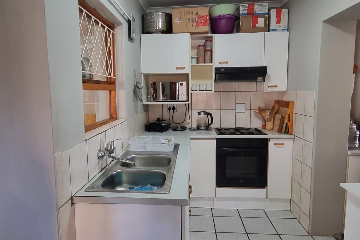 Spacious 3-Bedroom Home with Endless Potential - Photo 3