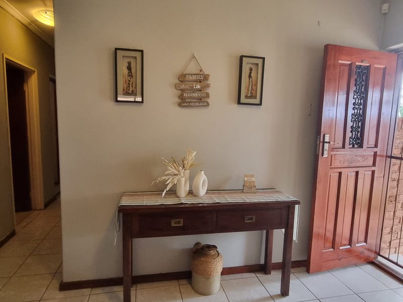 Spacious 3-Bedroom Home with Endless Potential - Photo 5