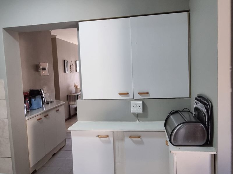 Spacious 3-Bedroom Home with Endless Potential - Photo 7