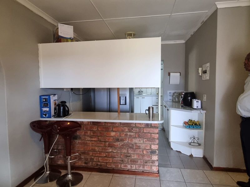 Spacious 3-Bedroom Home with Endless Potential - Photo 6