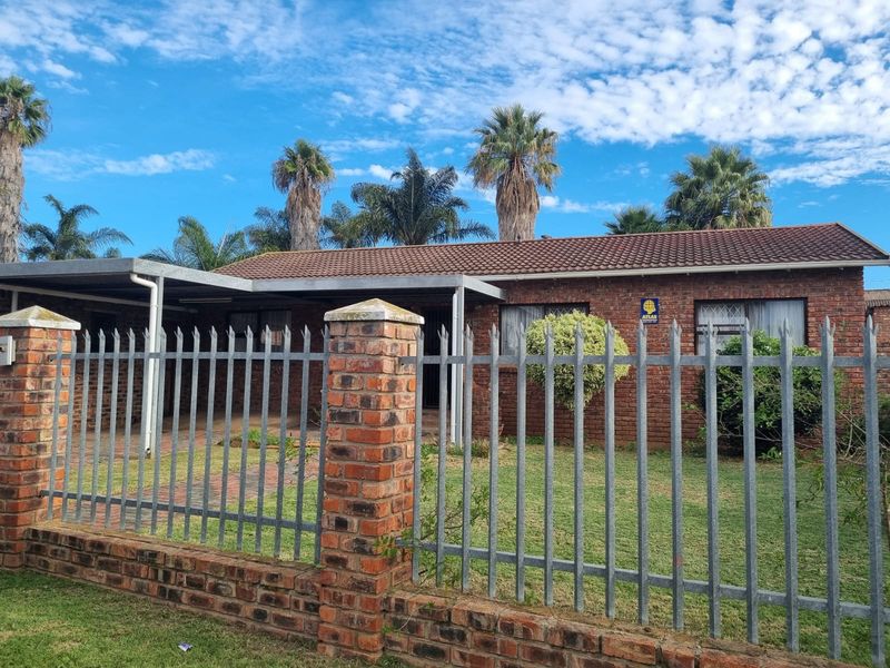 Spacious 3-Bedroom Home with Endless Potential - Photo 2