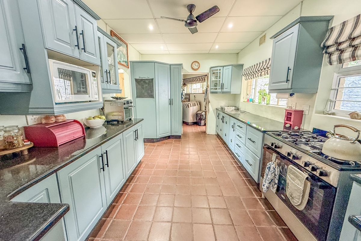 Compelling investment opportunity in a peaceful, well-located area - Photo 4