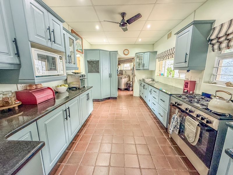 Compelling investment opportunity in a peaceful, well-located area - Photo 4